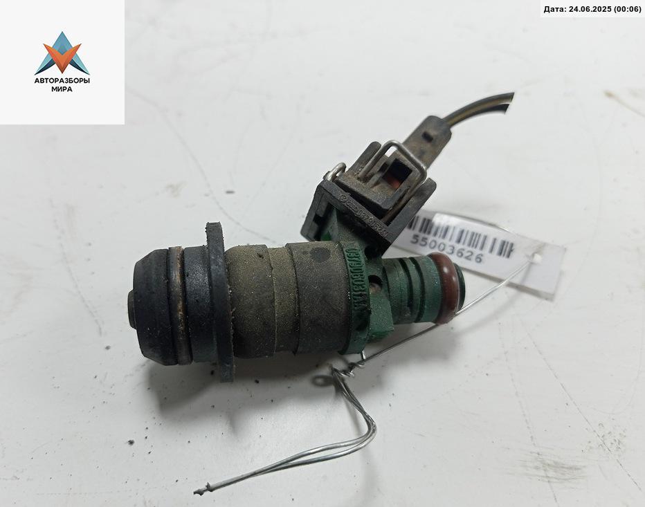 форсунка Volkswagen Passat B4 1995, 2.0 л., бензин, МКПП, красный, универсал, 037906031AA - фото №1