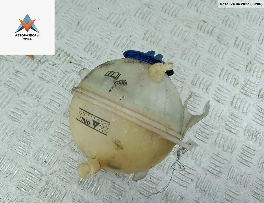 бачок расширительный Volkswagen Passat B6 2007, 2.0 л., дизель - фото №1