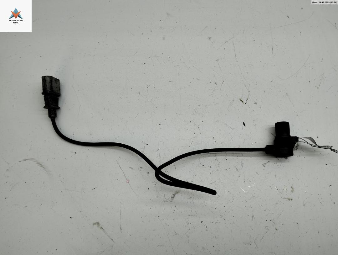 датчик коленвала Skoda Octavia mk1 (A4 1U) 1998, 1.6 л., бензин, МКПП, красный, хетчбэк 5 дв., 06A906433C - фото №1