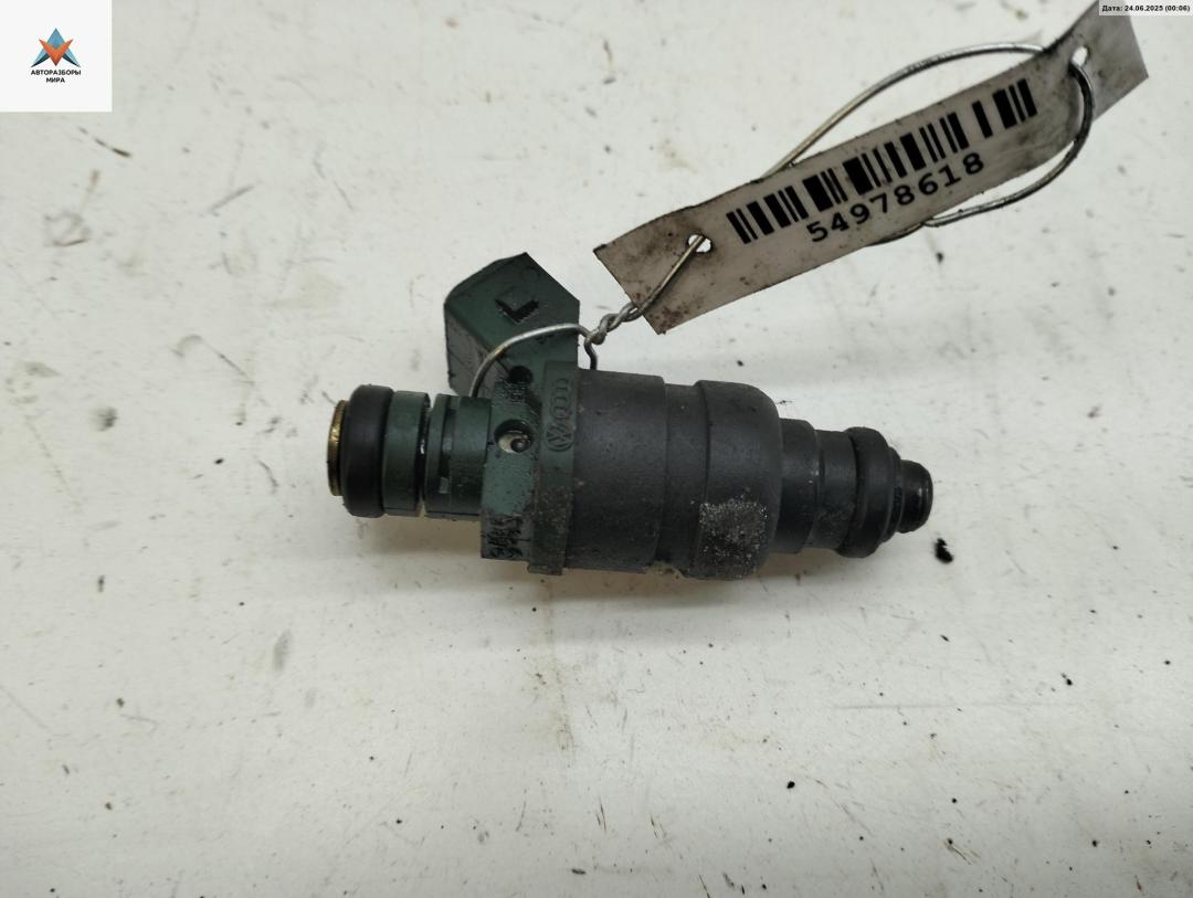 регулятор давления топлива Skoda Octavia mk1 (A4 1U) 1998, 1.6 л., бензин, МКПП, красный, хетчбэк 5 дв., 037906031AA - фото №1