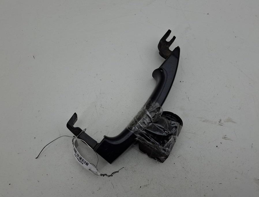ручка наружная передняя правая Ford Focus 2 поколение 2006, 1.6 л., дизель, МКПП, чёрный, универсал, 3M51R22404AC - фото №1
