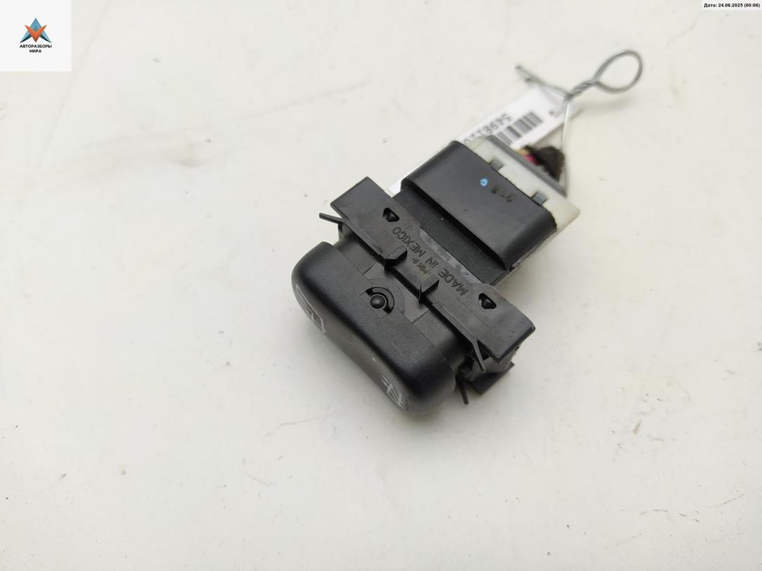 кнопка обогрева сидений Mercedes-Benz M-Class ML W163 2000, 3.7 л., бензин, АКПП, серый, внедорожник 5 дв., 1638200210 - фото №1