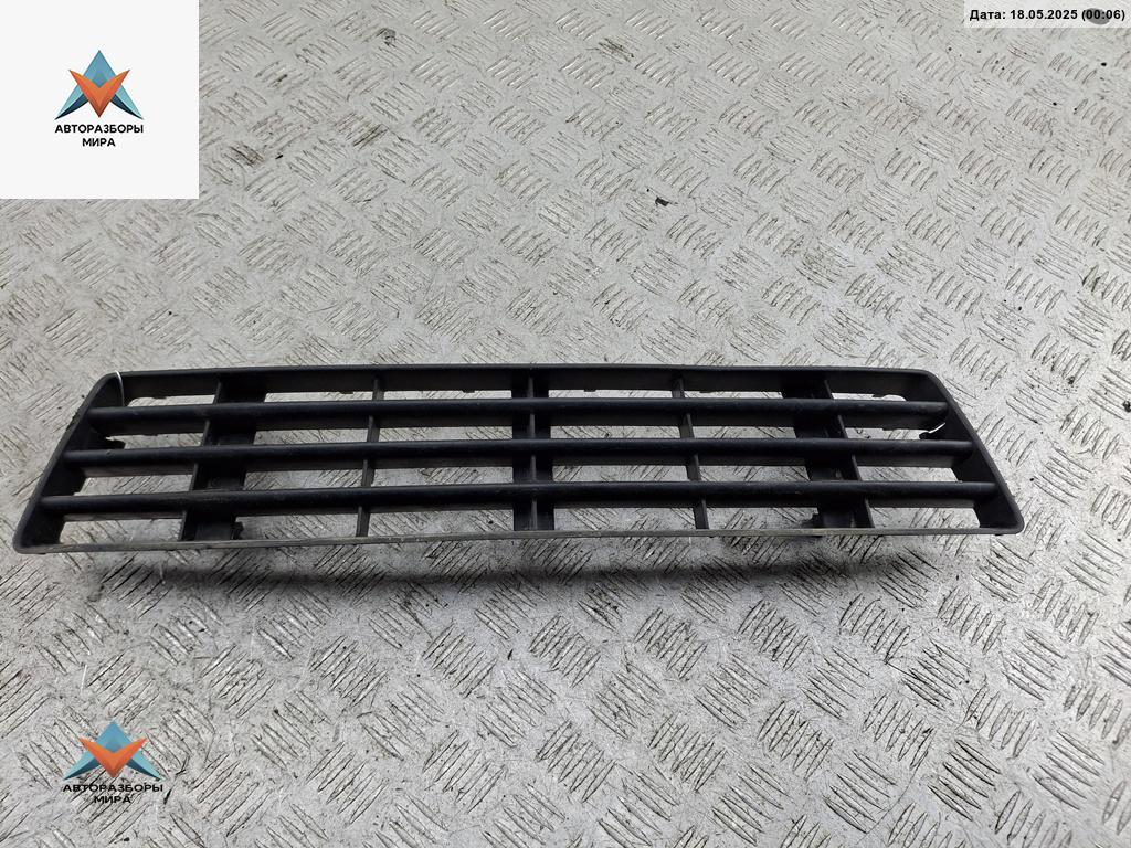 заглушка (решетка) в бампер Audi A6 4B/C5 1998, 2.4 л., бензин, АКПП, синий, седан, 4B0807683F - фото №1