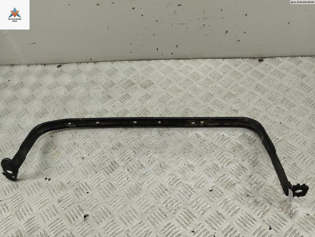 крепление бака топливного Ford Focus 2 поколение 2006, 1.6 л., дизель, МКПП, чёрный, универсал, 3M519054AD - фото №1