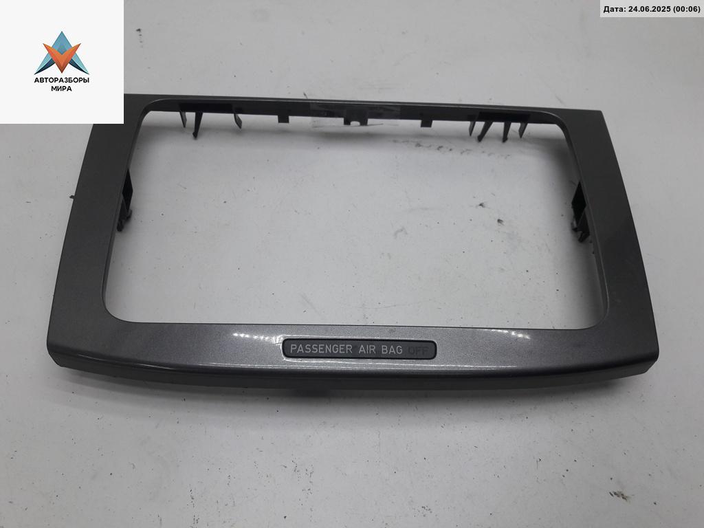 накладка на торпедо (консоль) Volkswagen Passat B6 2007, 2.0 л., дизель, АКПП, серый, универсал, 3C0858069M - фото №1