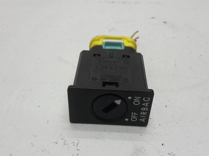 кнопка (выключатель) Volkswagen Passat B6 2007, 2.0 л., дизель, АКПП, серый, универсал, 3C0919237A