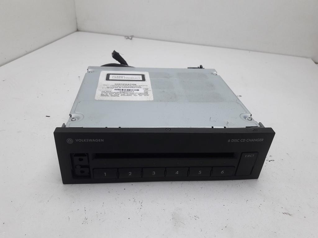 CD-чейнджер Volkswagen Passat B6 2005, 2.0 л., дизель, МКПП, серый, универсал, 3C0035110