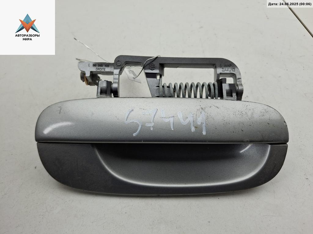 ручка наружная передняя правая Peugeot 607 1 поколение 2001, 2.2 л., дизель, МКПП, серый, седан, 9629157277 - фото №1