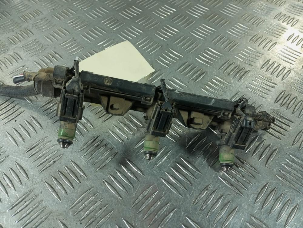 топливная рампа Volkswagen Polo 4 поколение 2003, цвет, 03E133320 - фото №1