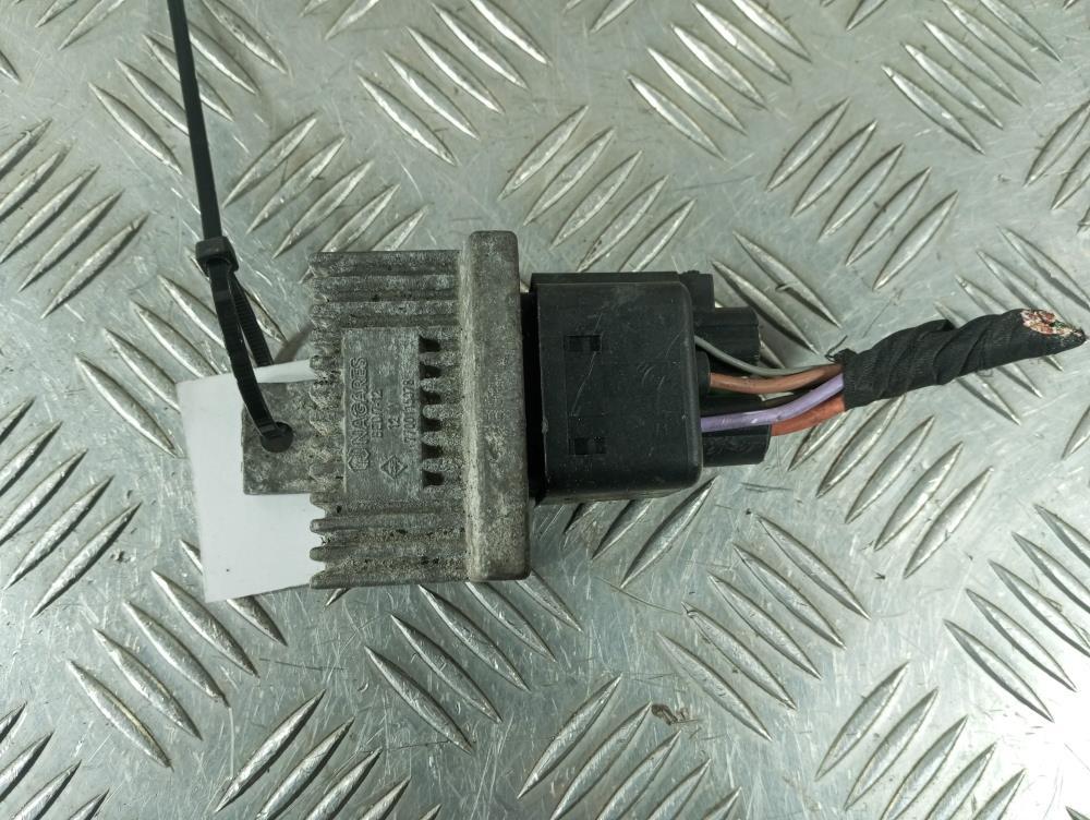 реле накала свечей Renault Clio 3 поколение 2007, Дизель 1.5, цвет, 7700115078 - фото №1