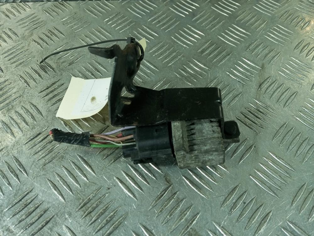 реле накала свечей Renault Clio 3 поколение 2006, Дизель 1.5, цвет, 7700115078 - фото №1