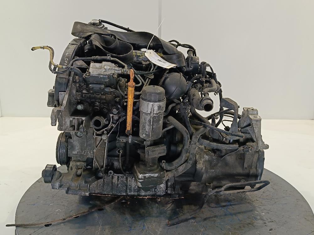 двигатель Volkswagen Golf 5 поколение 2003, цвет, ALH - фото №1