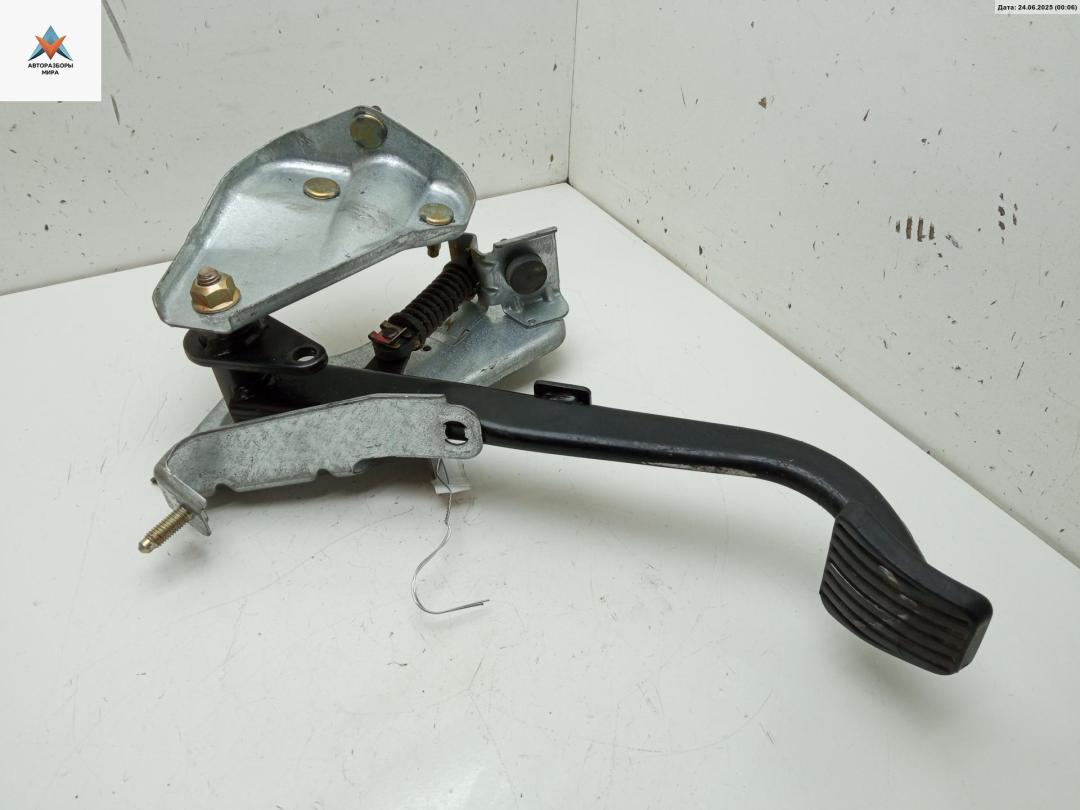 педаль сцепления Saab 9-3 1 поколение 2001, 2.0 л., бензин, МКПП, чёрный, хетчбэк 5 дв. - фото №1