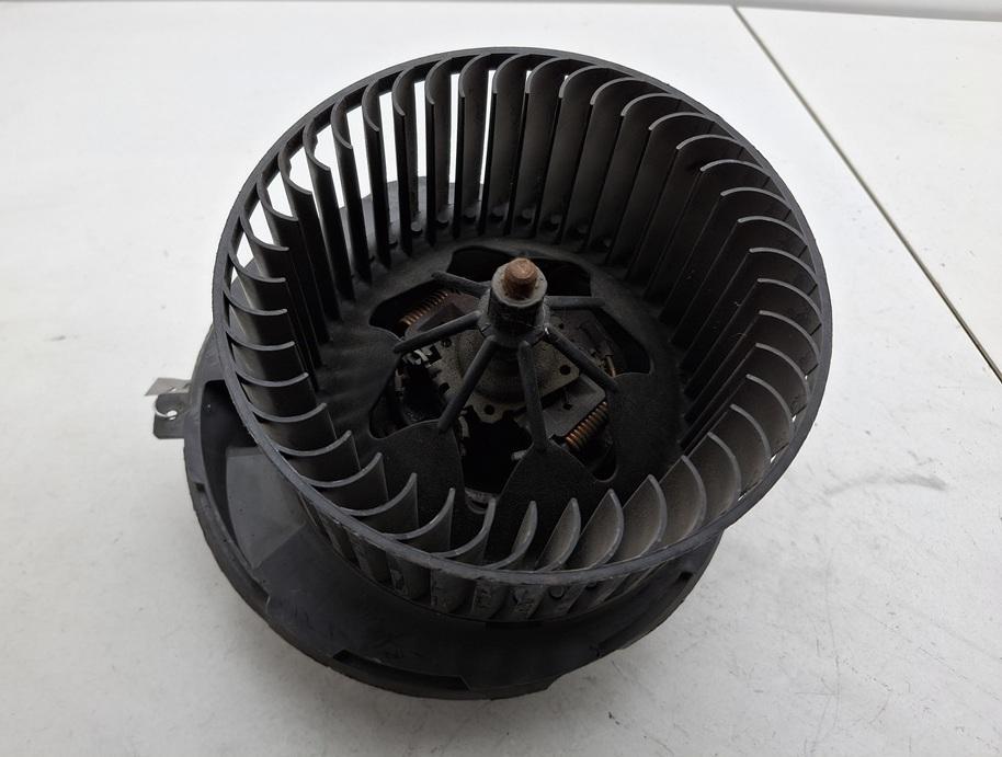 моторчик печки Volkswagen Passat B6 2007, 2.0 л., дизель, АКПП, серый, универсал