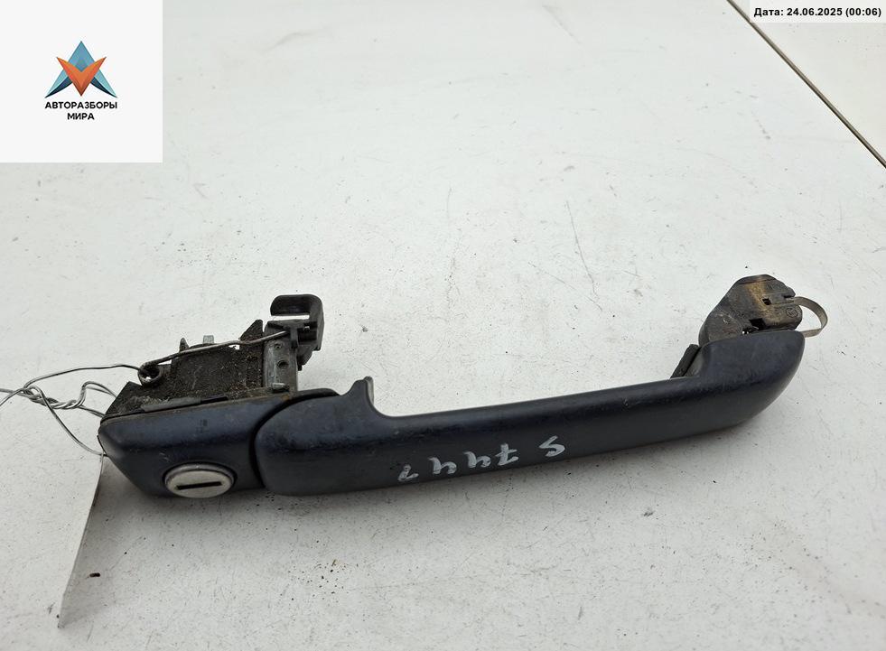 ручка наружная передняя правая Volkswagen Golf 3 поколение 1996, 1.8 л., бензин, МКПП, синий, хетчбэк 3 дв. - фото №1