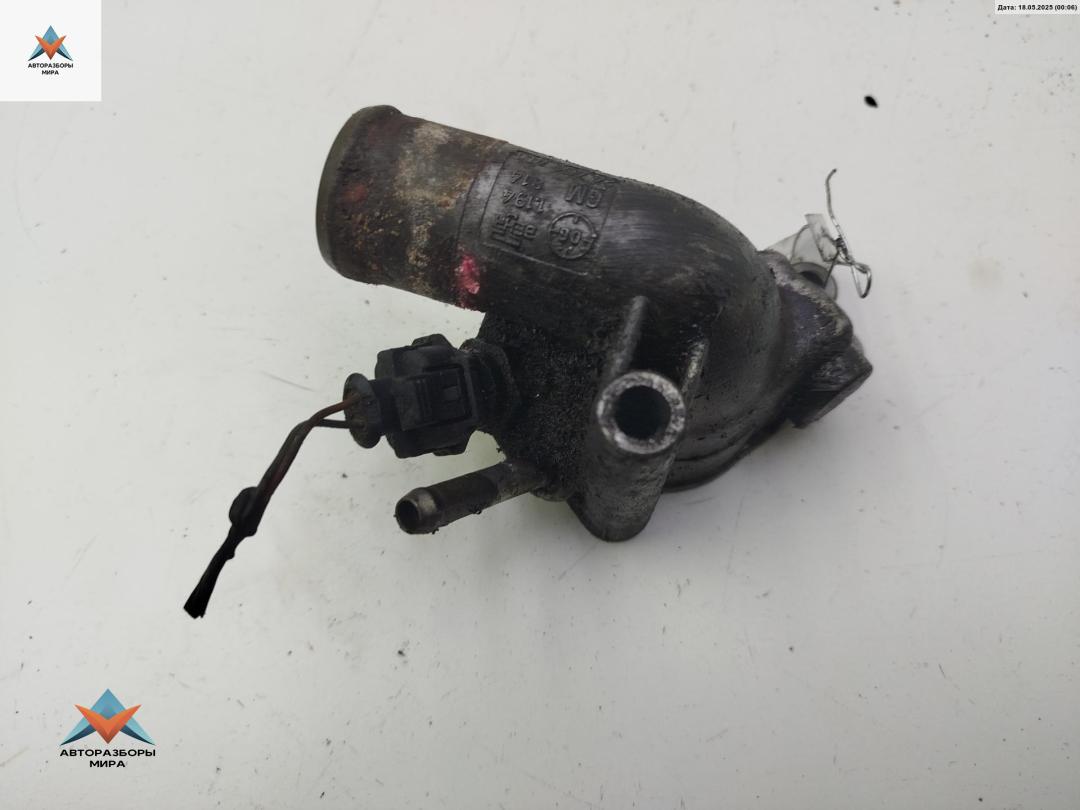 корпус термостата Opel Astra G 1999, 1.8 л., бензин, МКПП, синий, универсал, 24456401 - фото №1