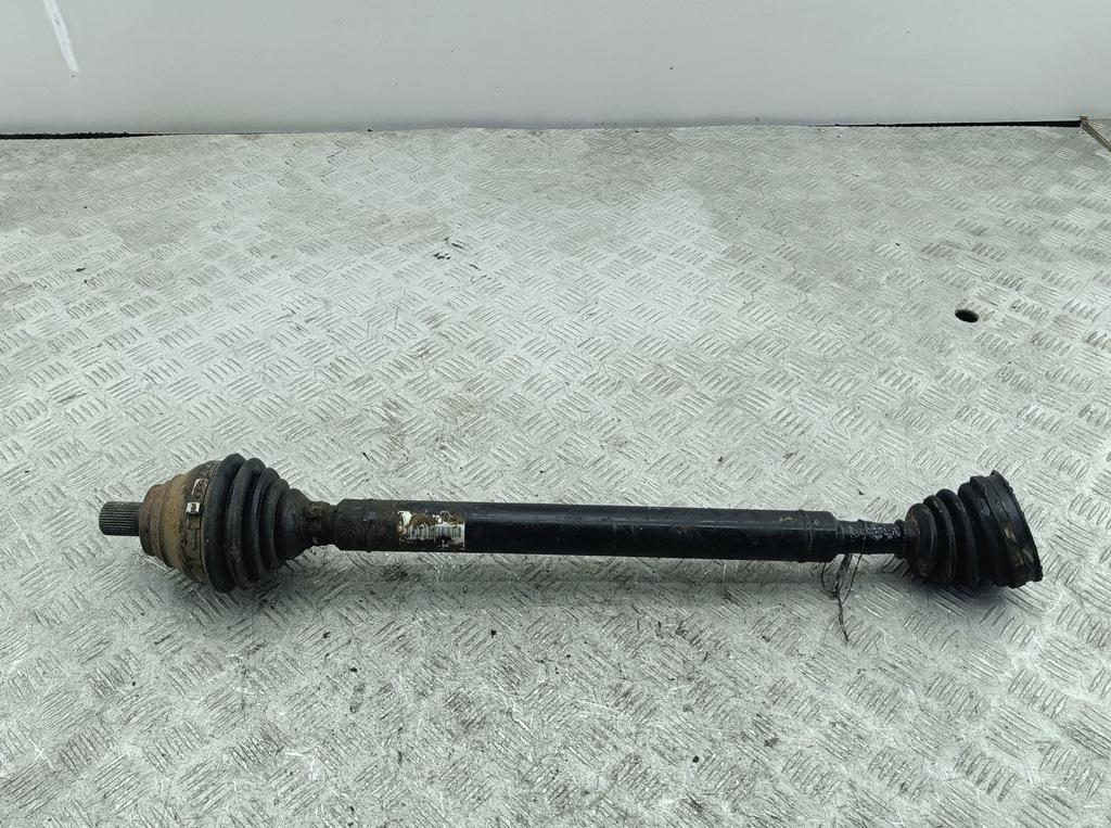 полуось передняя правая (приводной вал, ШРУС) Volkswagen Passat B6 2007, 2.0 л., дизель, АКПП, серый, универсал