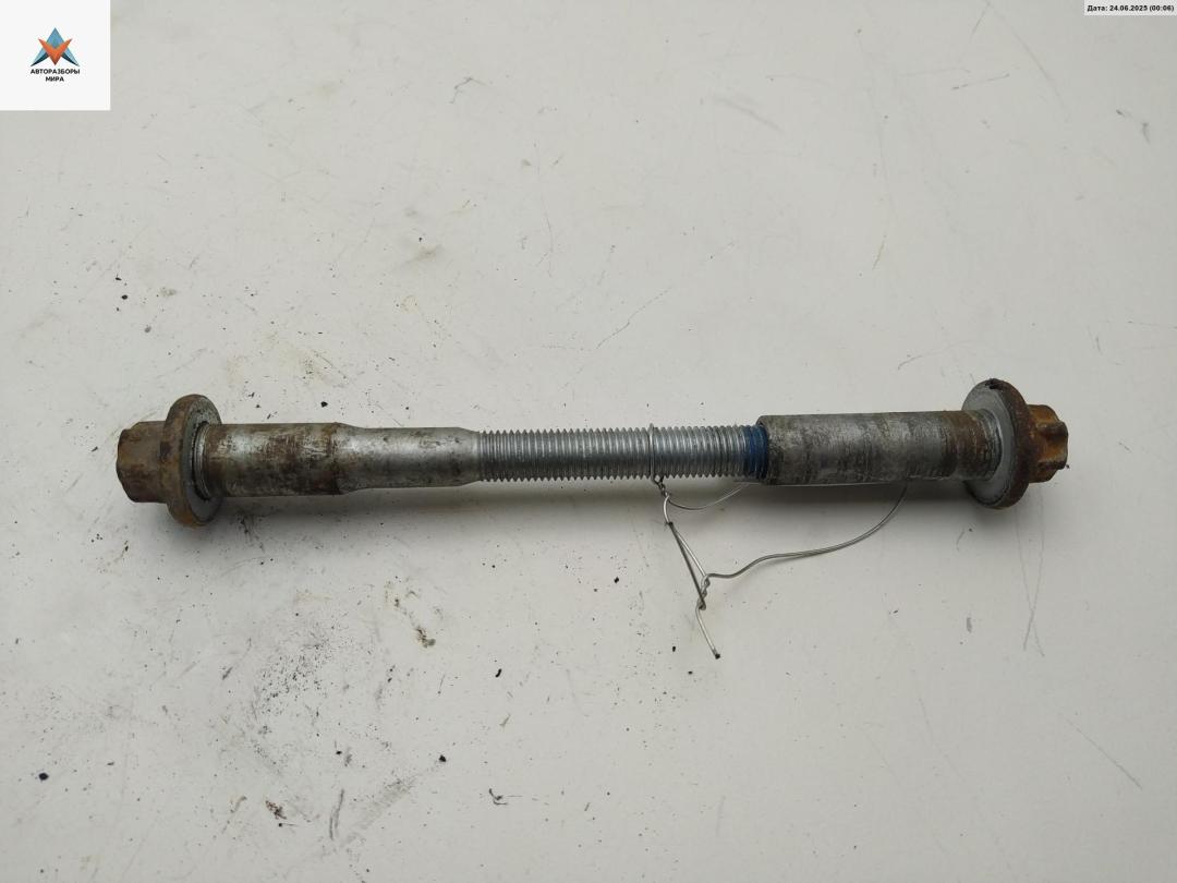 Болт крепления Mercedes-Benz Vaneo W414 2001, 1.9 л., бензин, АКПП, серый, минивэн - фото №1