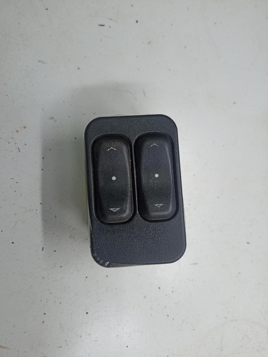 блок управления стеклоподъемниками Opel Astra G 2003, 2.2 л., дизель, МКПП, чёрный, универсал, 90561088