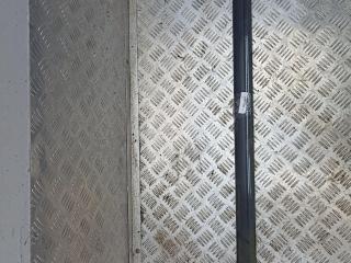 молдинг двери передней левой Opel Astra G 2003, 2.2 л., дизель, МКПП, чёрный, универсал, 13128244