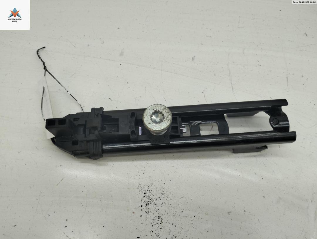 Механизм регулировки высоты ремня безопасности Volkswagen Passat B7 2012, 2.5 л., бензин, АКПП, синий, седан, 3C8857819 - фото №1