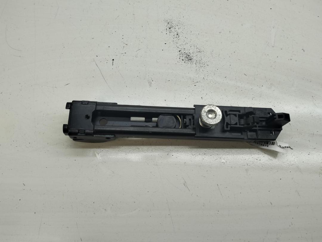 Механизм регулировки высоты ремня безопасности Volkswagen Passat B6 2006, 2.0 л., дизель, МКПП, серый, универсал, 1T0857319