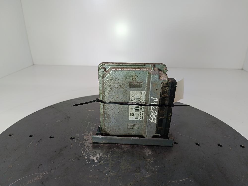 Блок управления двигателем Volkswagen Polo 4 поколение 2004, цвет, 03E906033L - фото №1