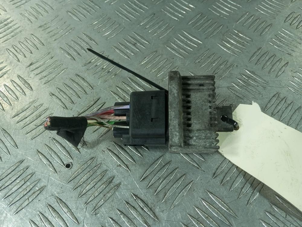 реле накала свечей Renault Clio 3 поколение 2007, Дизель 1.5, цвет, 7700115078 - фото №1