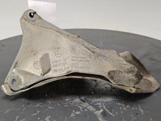 кронштейн (крепление) BMW 1 серия E81/E82/E87/E88 [рестайлинг] 2008, цвет