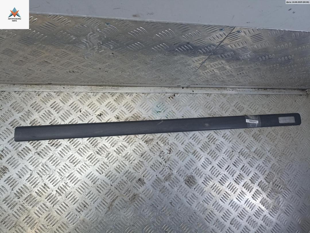 молдинг двери передней правой Opel Astra G 2004, 1.6 л., бензин, МКПП, серый, универсал, 90587376 - фото №1