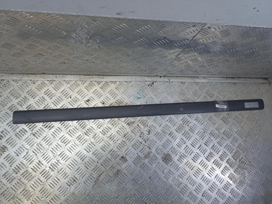 молдинг двери передней правой Opel Astra G 2004, 1.6 л., бензин, МКПП, серый, универсал, 90587376