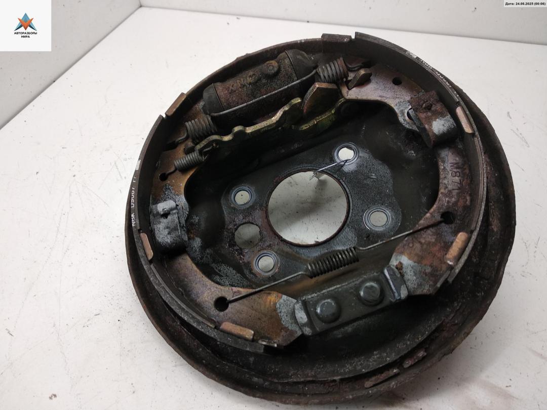 защитный кожух тормозного механизма Mazda 323 BA 1997, 1.5 л., бензин, МКПП, синий, хетчбэк 5 дв. - фото №1