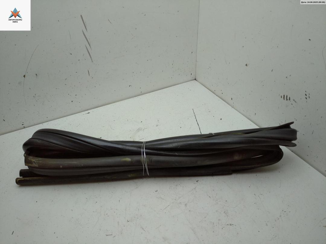 уплотнитель двери Volkswagen Transporter T4 1995, 1.9 л., дизель, МКПП, жёлтый, микроавтобус - фото №1