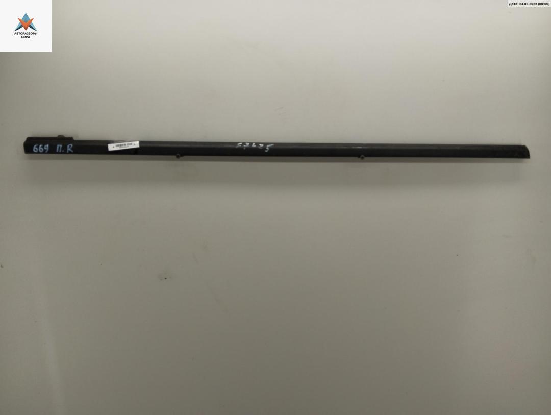 Молдинг стекла двери задней правой наружный Ford Focus 2 поколение 2006, 1.6 л., дизель, МКПП, чёрный, универсал, 4M51A20562 - фото №1