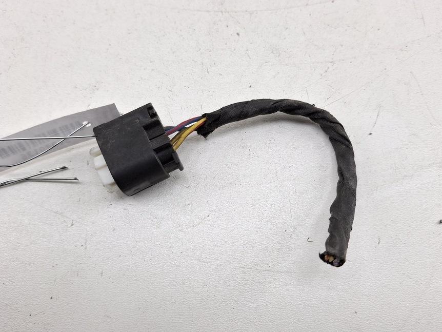 разъем (фишка) проводки BMW 5 E60/E61 2004, 2.5 л., бензин, МКПП, чёрный, универсал, 968913