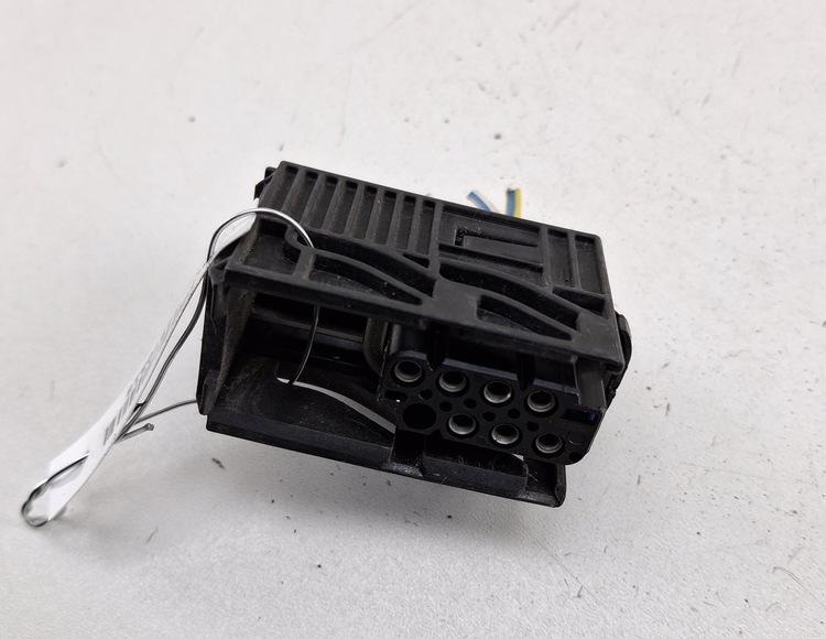 разъем (фишка) проводки BMW 5 E60/E61 2004, 2.5 л., бензин, МКПП, чёрный, универсал, 6352566
