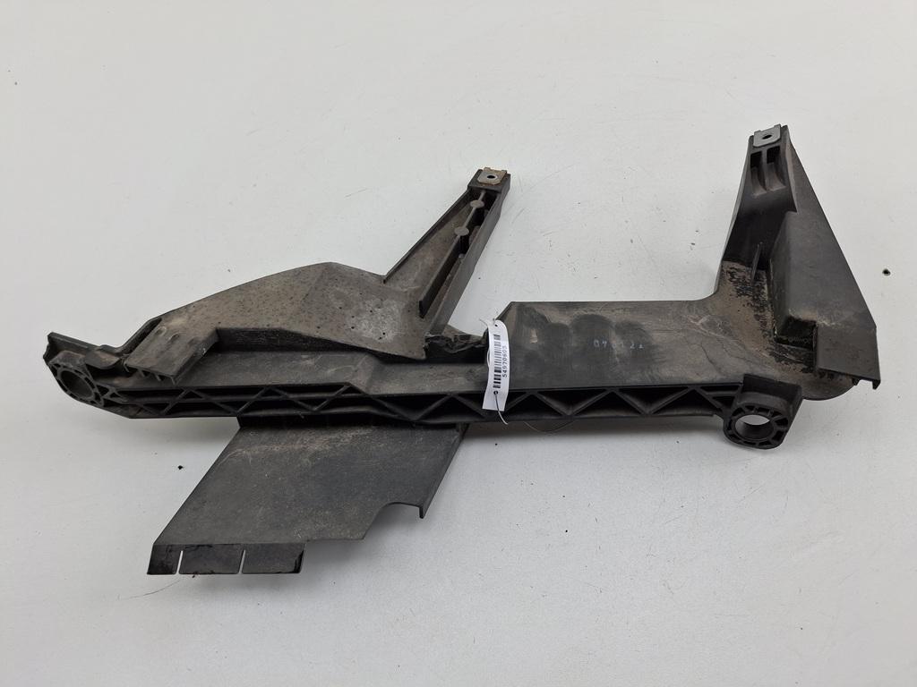 крепление фары левой BMW X3 E83 2006, 3.0 л., бензин, АКПП, чёрный, внедорожник 5 дв., 1301073024