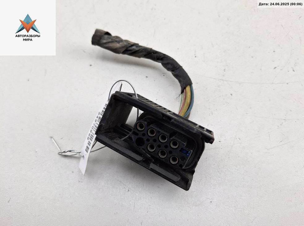 разъем (фишка) проводки BMW 5 серия E60/E61 2004, 2.5 л., бензин, МКПП, чёрный, универсал, 8352566 - фото №1