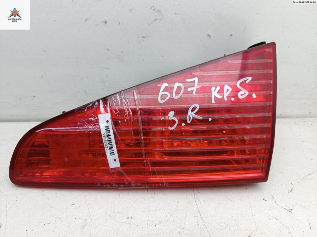 фонарь крышки багажника правый Peugeot 607 1 поколение 2001, 2.2 л., дизель, МКПП, серый, седан, ARD - фото №1