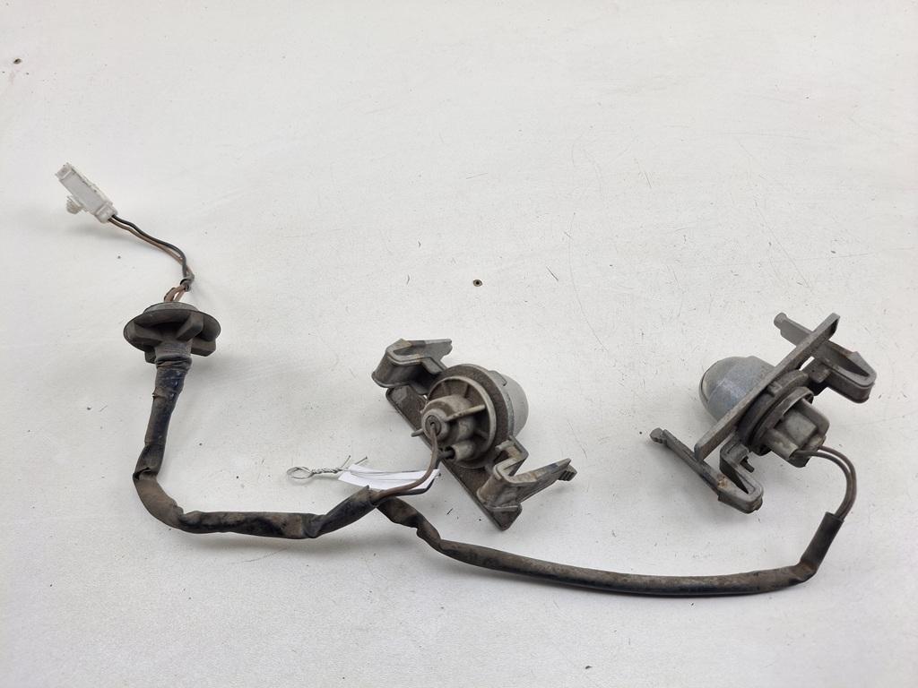 подсветка номера Mazda 323 BA 1997, 1.5 л., бензин, МКПП, синий, хетчбэк 5 дв., 130613365