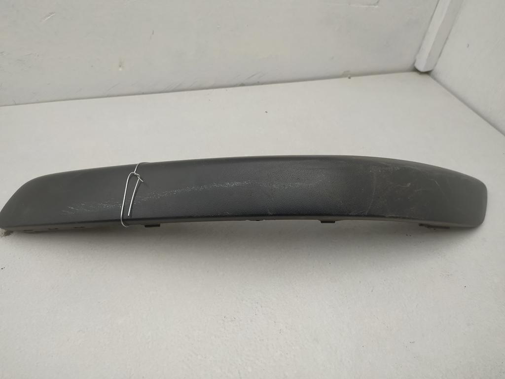 молдинг переднего бампера Volkswagen Golf 5 поколение 2004, 1.6 л., бензин, МКПП, чёрный, хетчбэк 3 дв., 1K0807717 - фото №1