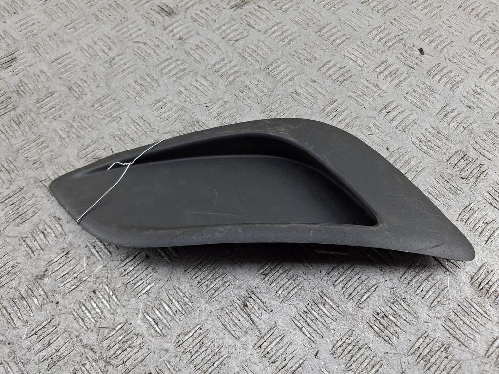 заглушка (решетка) в бампер Ford Focus II 2009, 1.6 л., дизель, МКПП, белый, хетчбэк 5 дв., 8M5119953