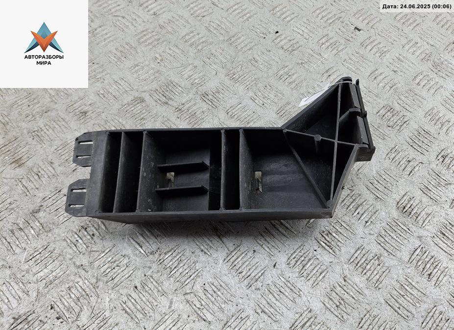 кронштейн переднего бампера Saab 9-3 1 поколение 2001, 2.0 л., бензин, МКПП, чёрный, хетчбэк 5 дв., 4676722 - фото №1