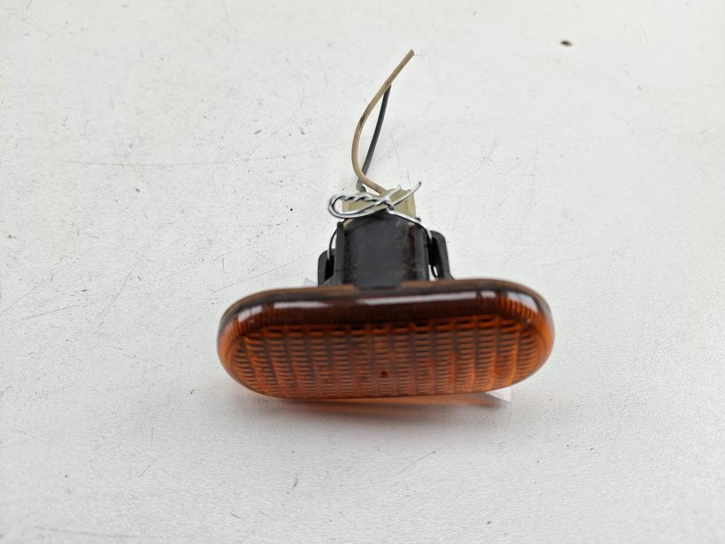 повторитель передний правый Renault Scenic I 2003, 1.6 л., бензин, МКПП, чёрный, минивэн, 7700822136