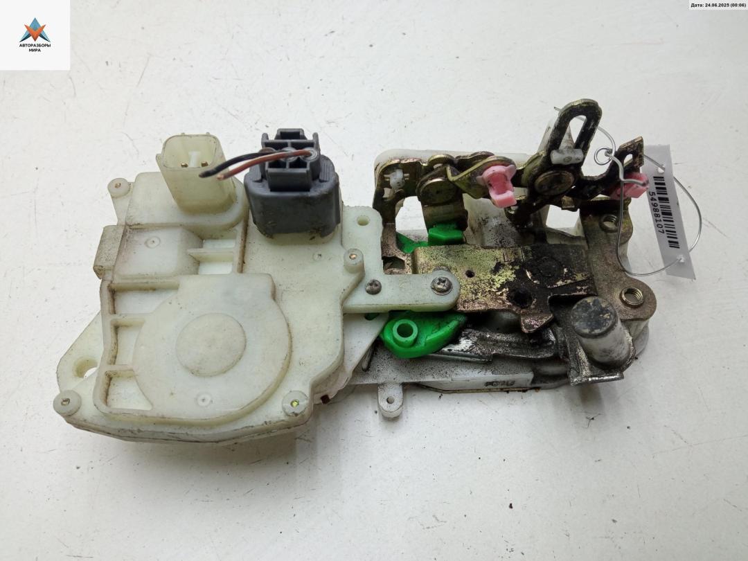 замок двери задней левой Honda Civic 7 поколение 2001, 1.6 л., бензин, МКПП, серый, хетчбэк 5 дв. - фото №1