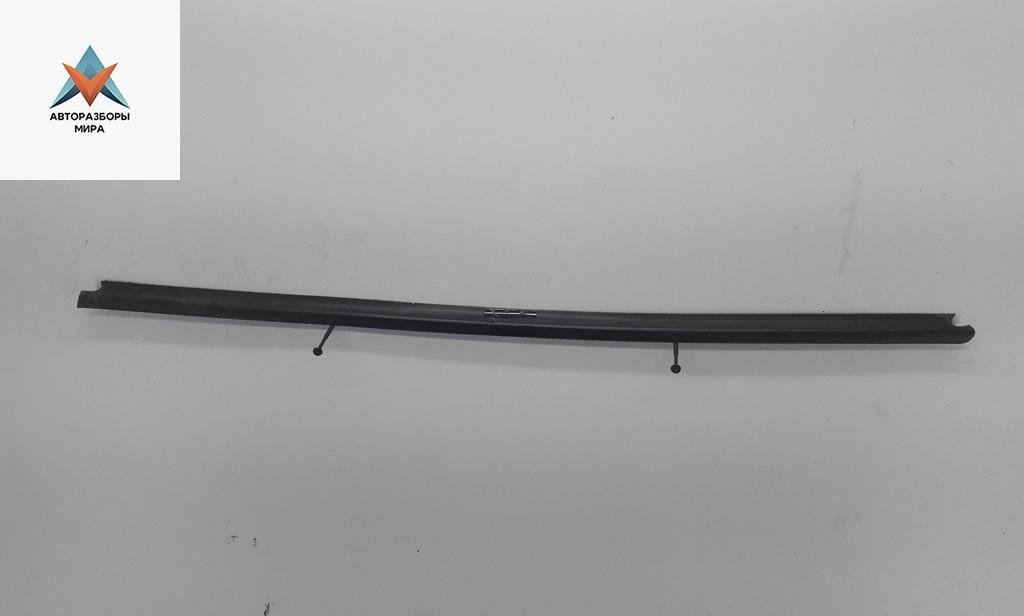 молдинг двери передней левой Volkswagen Golf 4 поколение 2002, 1.9 л., дизель, МКПП, серый, универсал - фото №1