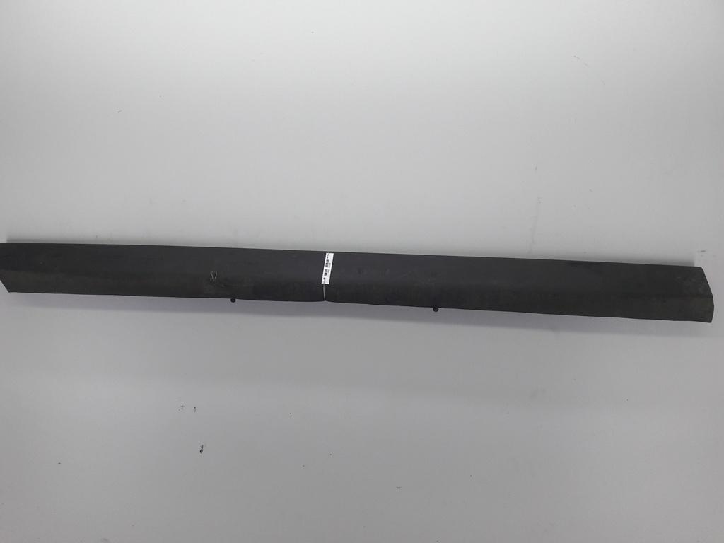 молдинг двери передней левой Volkswagen Passat B5+ (GP) 2002, 1.9 л., дизель, МКПП, синий, универсал, 3B0854939B