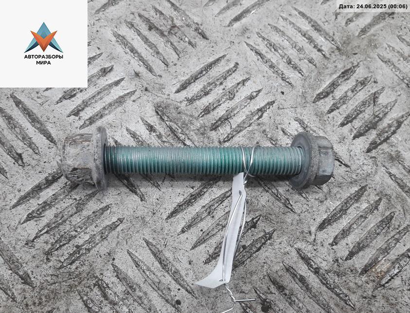 Болт крепления Volkswagen Passat B5 1997, 1.6 л., бензин, МКПП, белый, универсал - фото №1