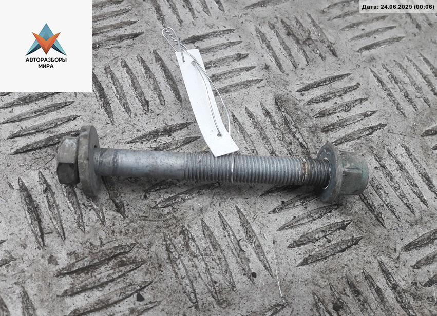 Болт крепления Volkswagen Passat B5 1997, 1.6 л., бензин, МКПП, белый, универсал - фото №1