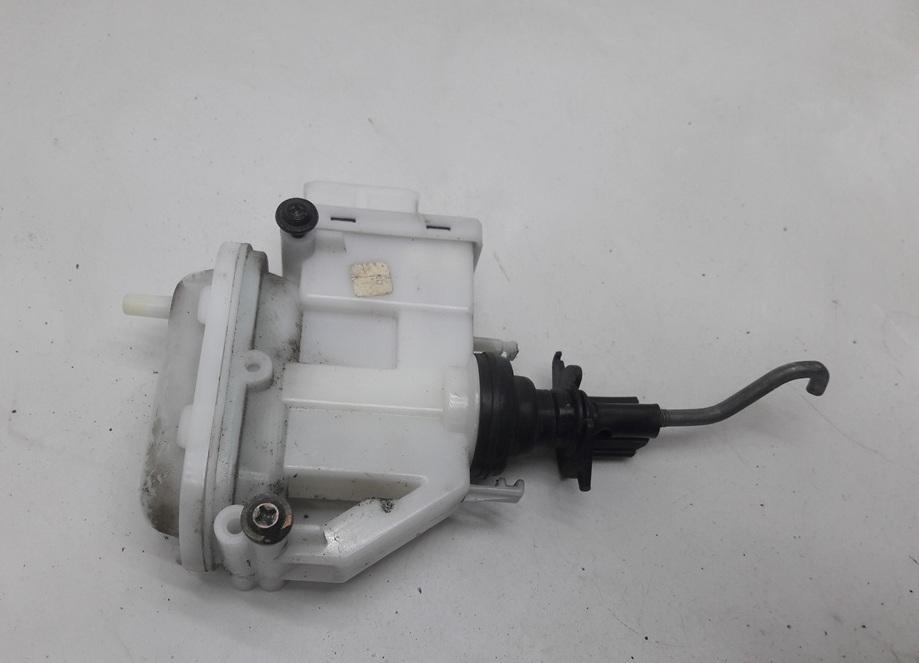 активатор (привод) замка двери Volkswagen Passat B4 1993, 2.0 л., бензин, МКПП, синий, седан, 357862153H